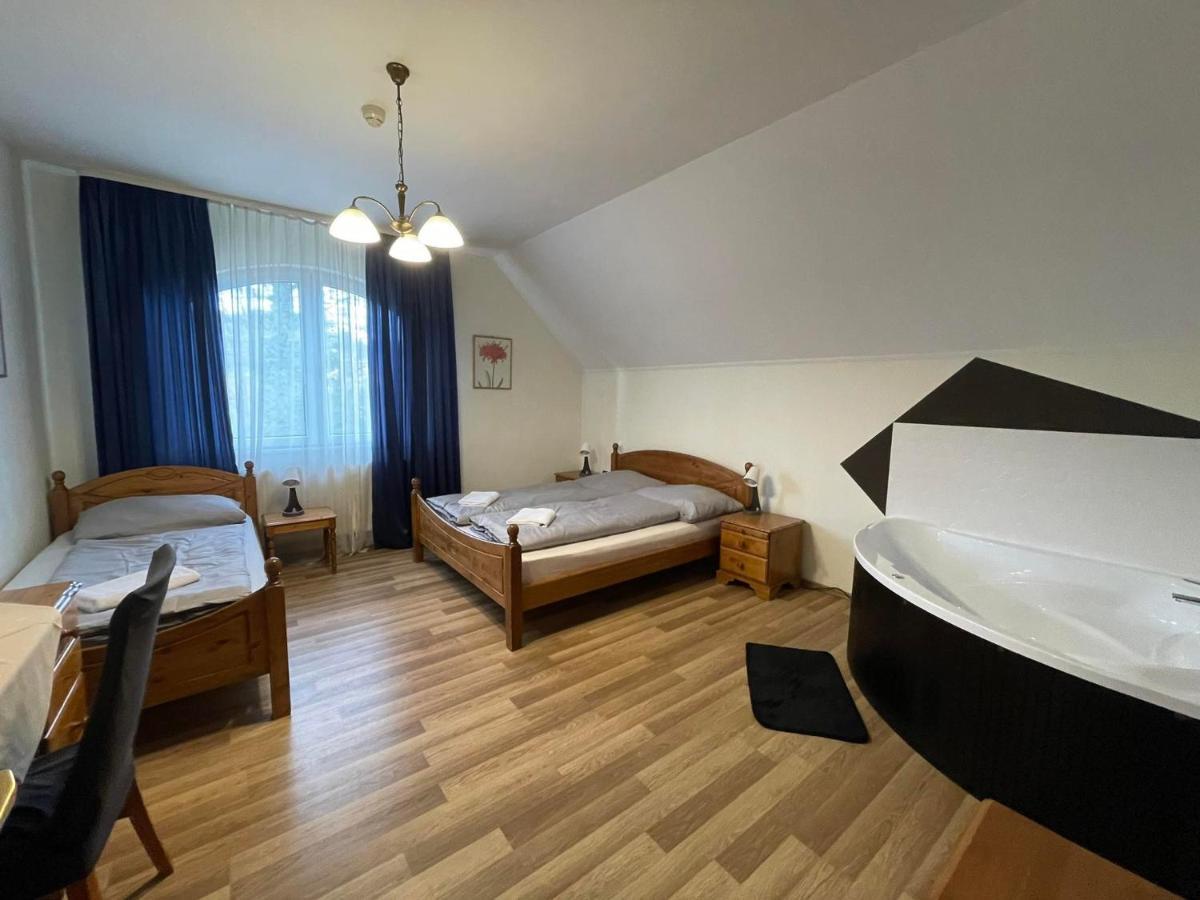 Bed & Breakfast Tolgyfa Panzio