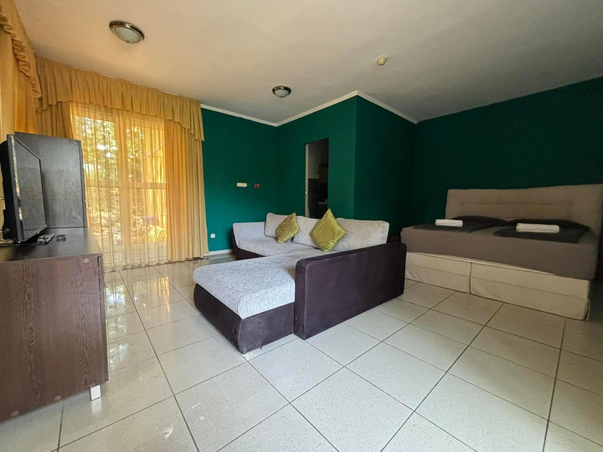 Bed & Breakfast Tolgyfa Panzio *