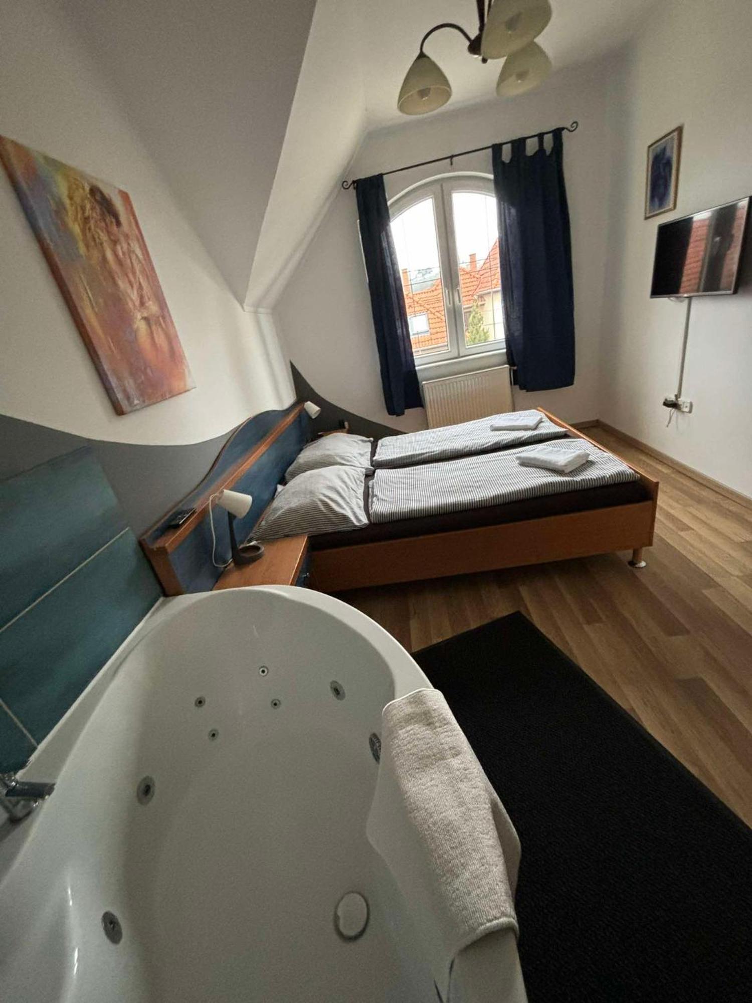 Toelgyfa Panzio B&B Mişcolţ
